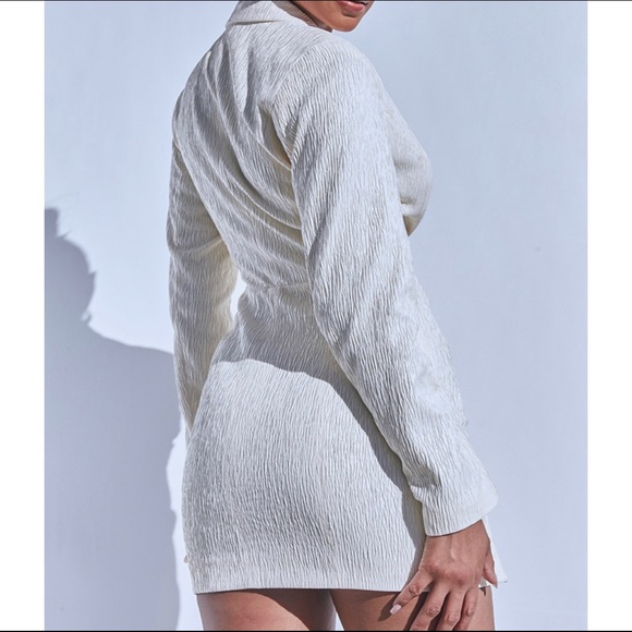 PrettyLittleThing Cream Cut-Out Blazer Dress - Picture 5 of 7